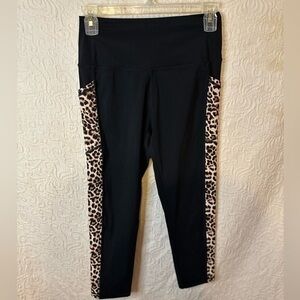 Zyia Active Women’s Black cropped/Capri Length leggings, Leopard Print Size 6-8